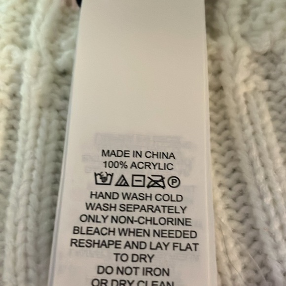 Kate Spade: French Cream Cable Knit Beanie/Hat - Picture 13 of 16